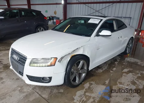 2010 Audi A5 2.0T Premium z USA, uszkodzony, nr VIN WAULFAFR4AA001152